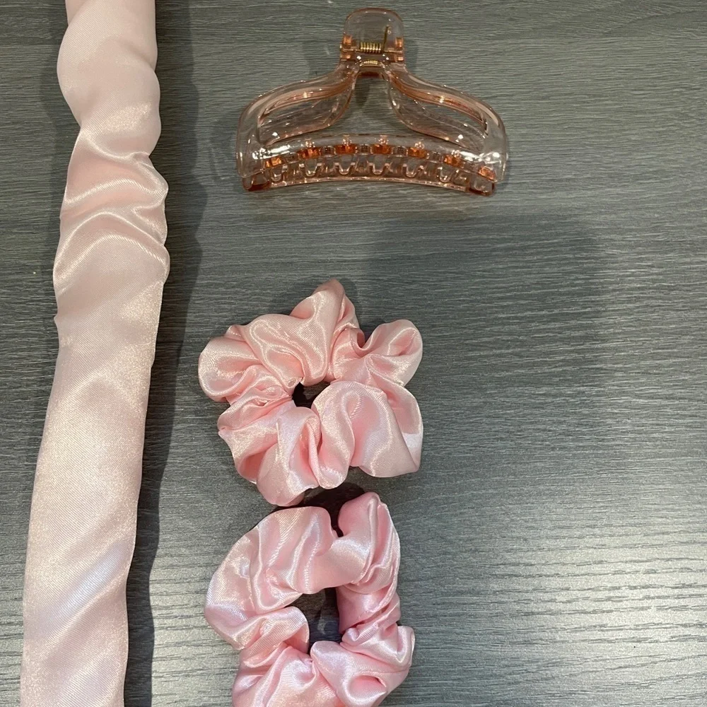 Heatless Hair Curler with Hair Clip and 2 Hair Ties